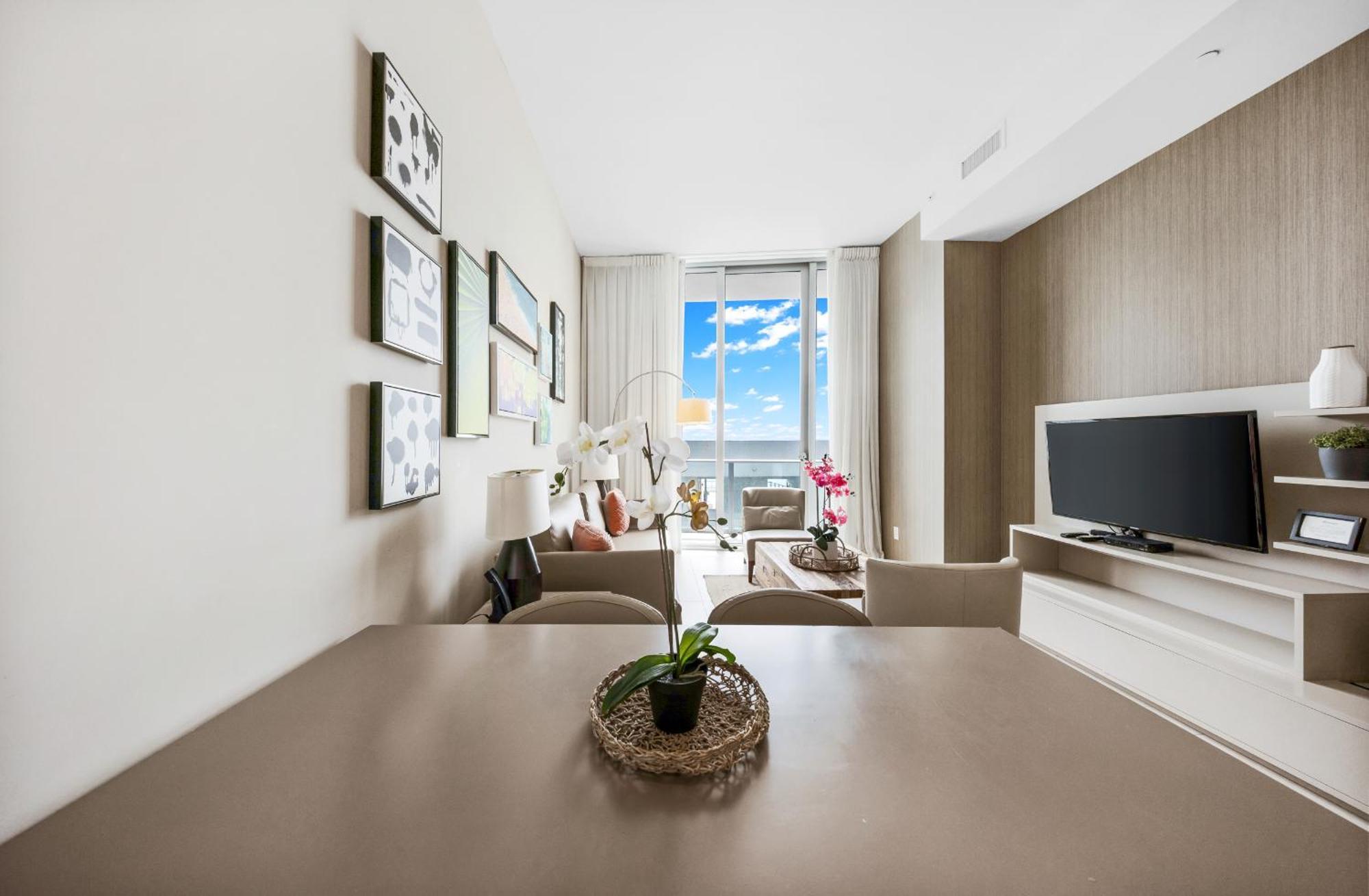 Wake Up To The Sound Of Waves In A Stylish In A Luxury Apartment