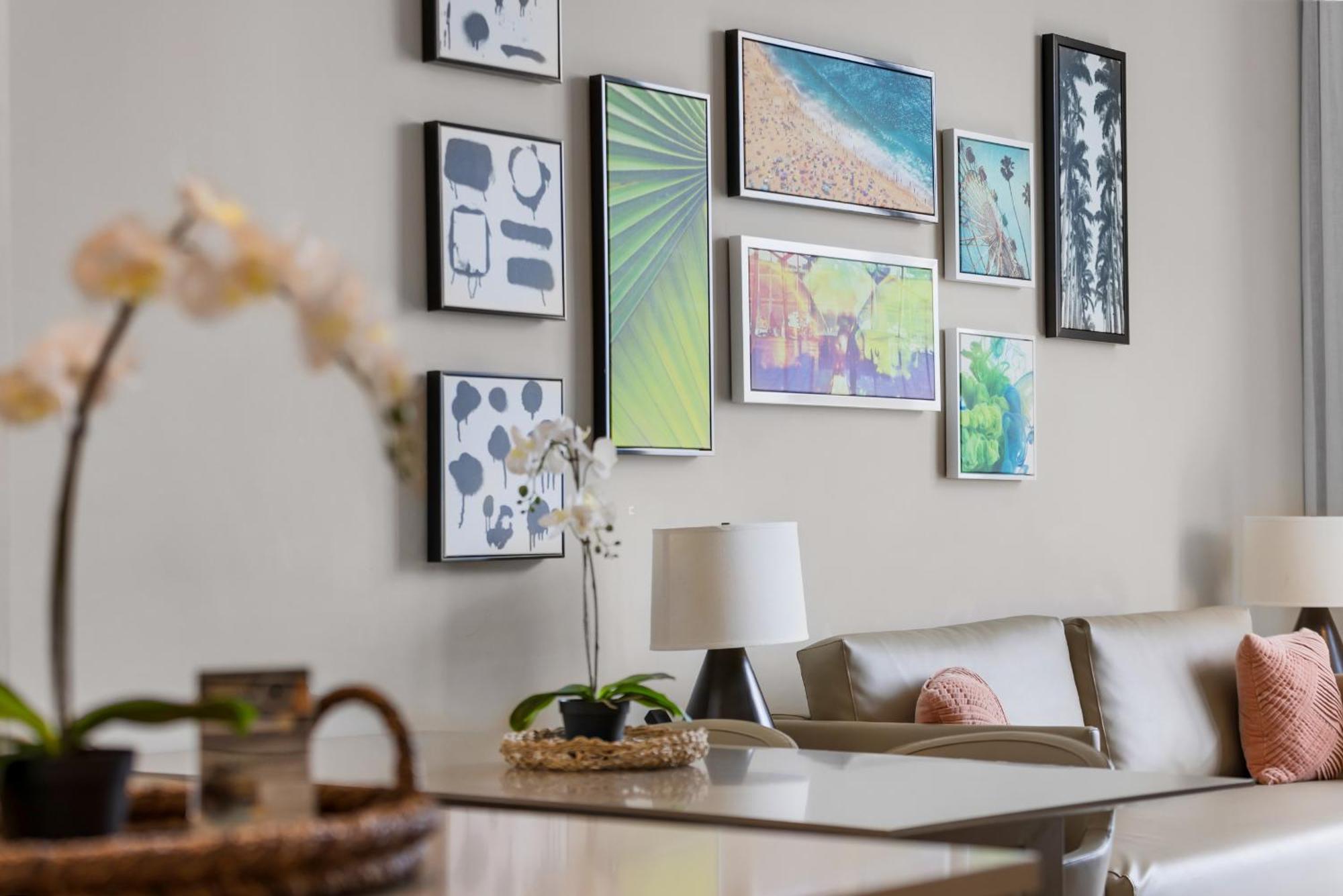 Wake Up To The Sound Of Waves In A Stylish In A Luxury Apartment *