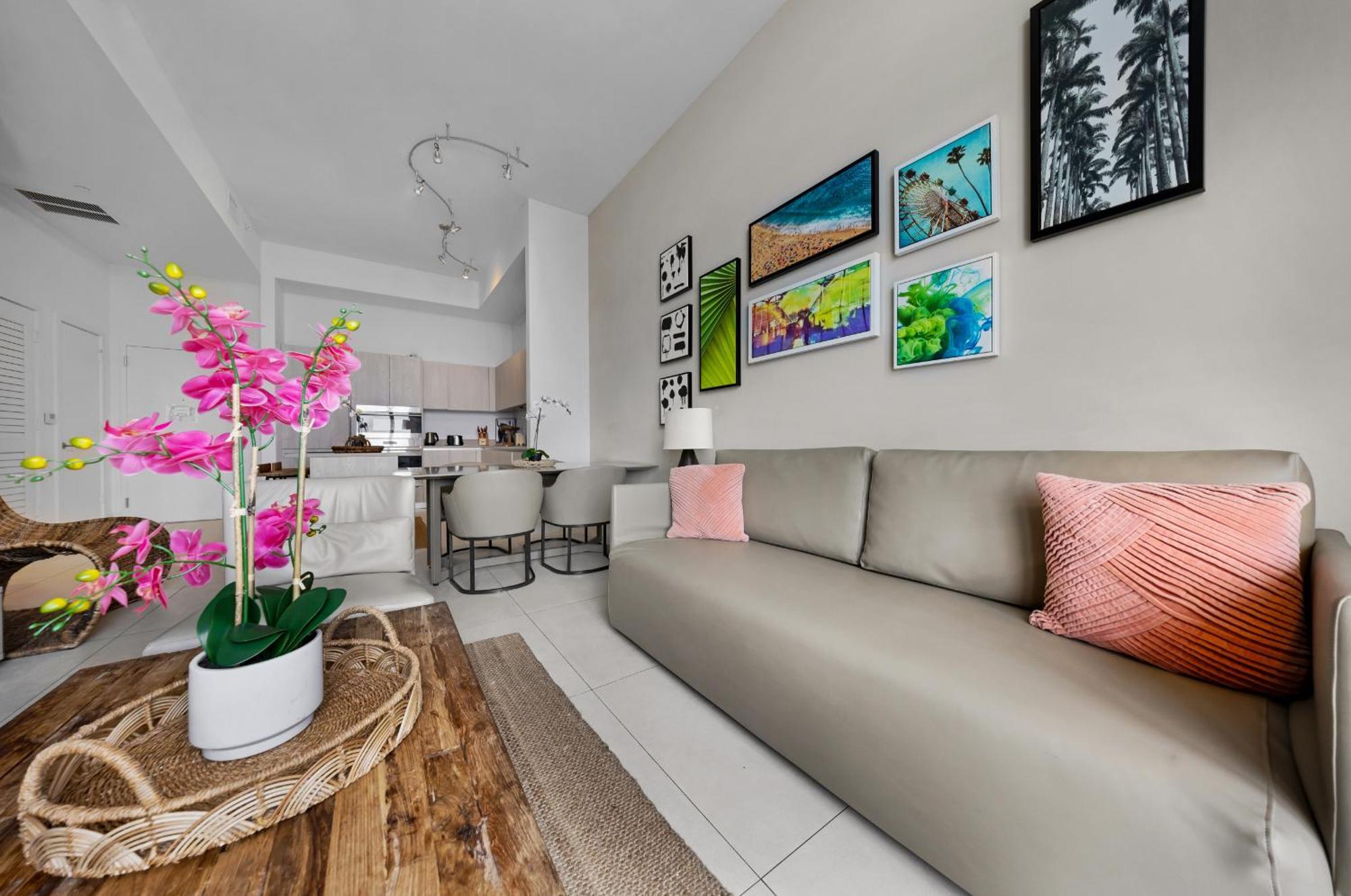 Wake Up To The Sound Of Waves In A Stylish In A Luxury Apartment