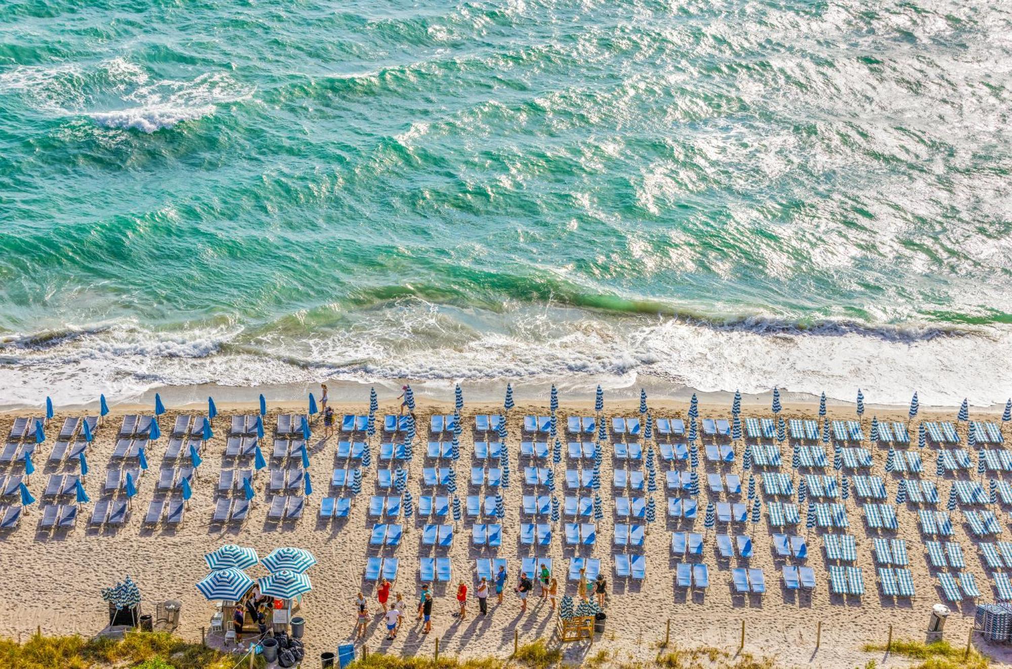 Wake Up To The Sound Of Waves In A Stylish In A Luxury Apartment Hollywood