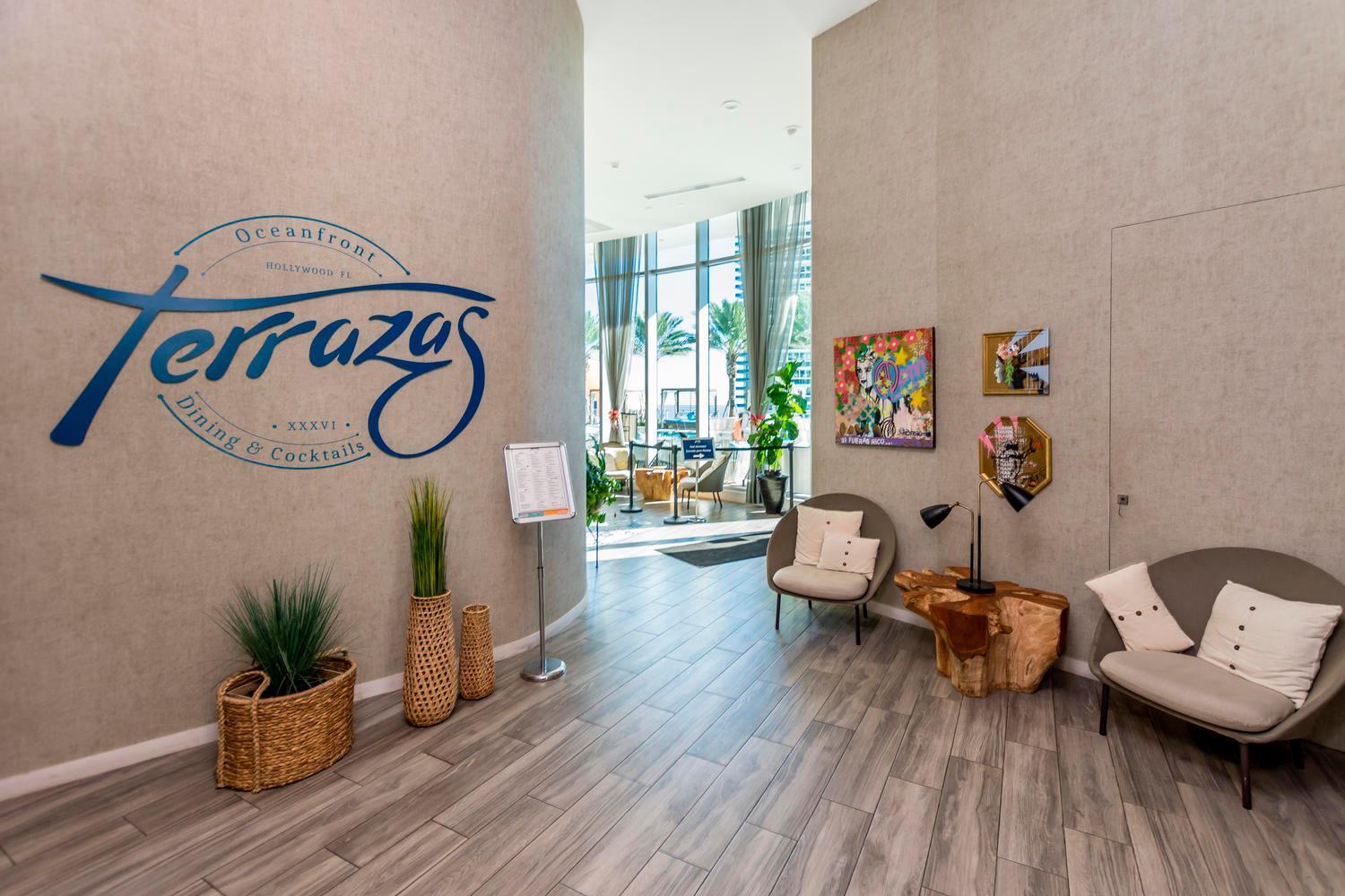 Apartment Wake Up To The Sound Of Waves In A Stylish In A Luxury *