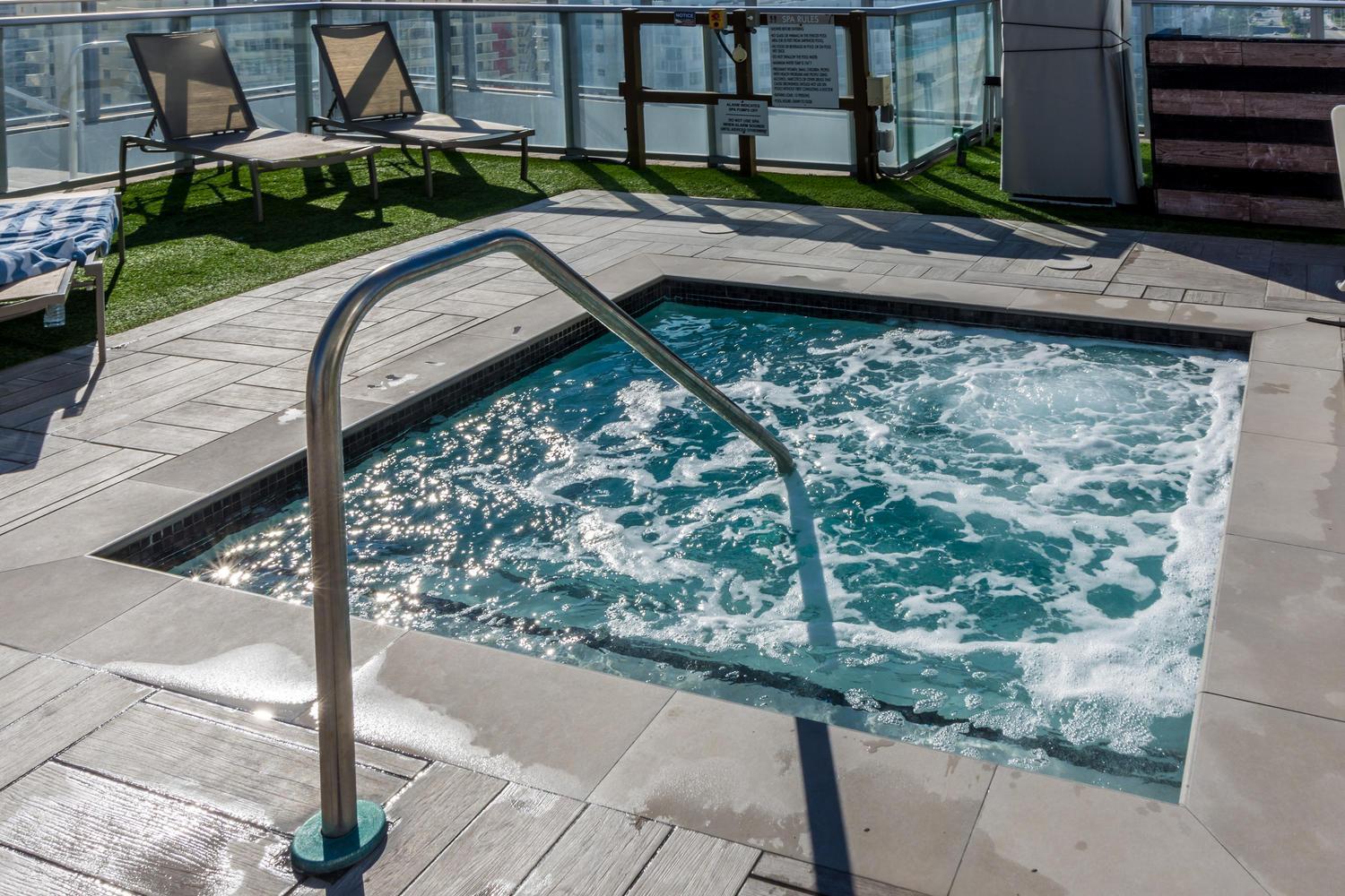 Apartment Wake Up To The Sound Of Waves In A Stylish In A Luxury Hollywood