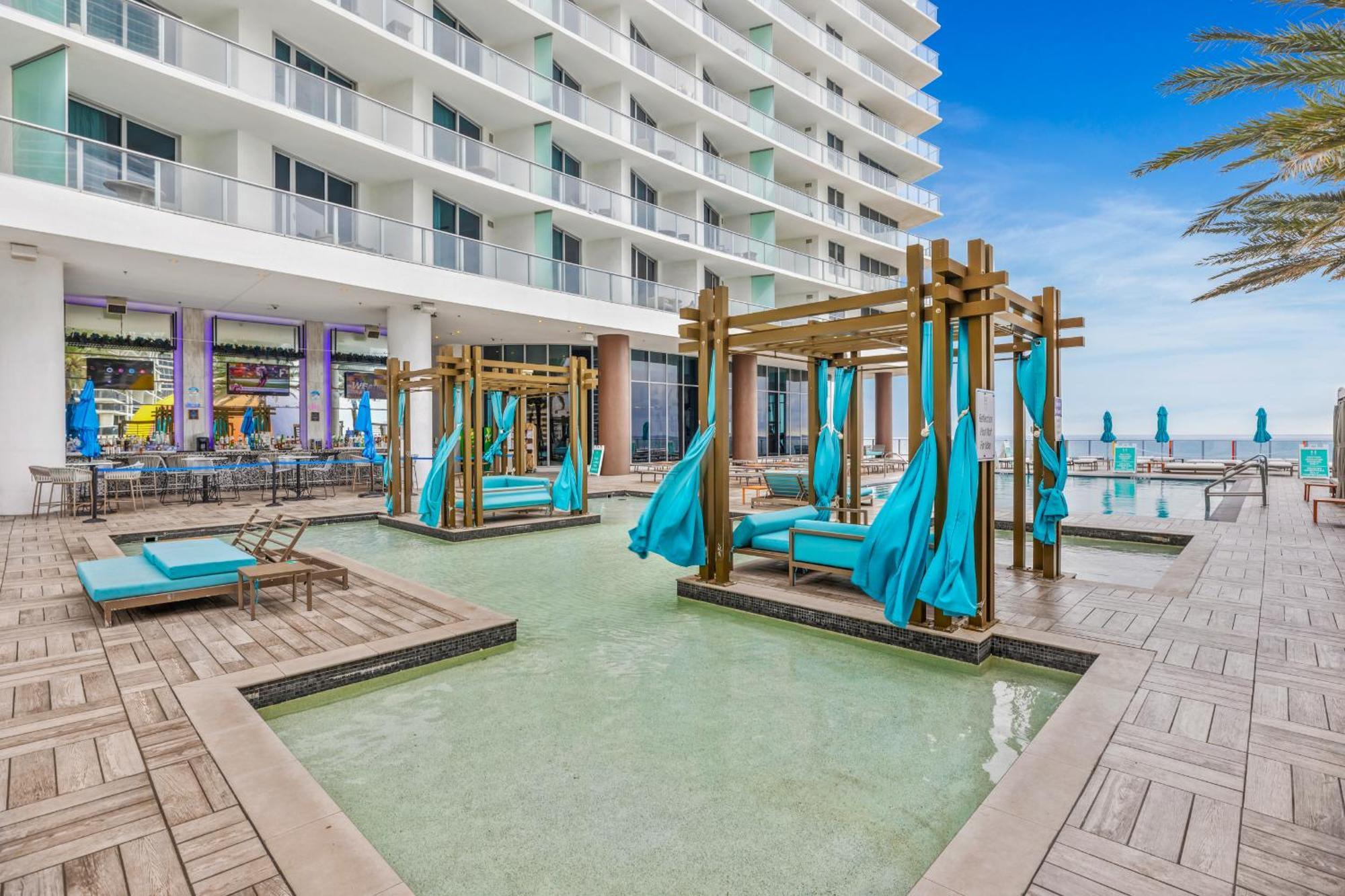 Wake Up To The Sound Of Waves In A Stylish In A Luxury *