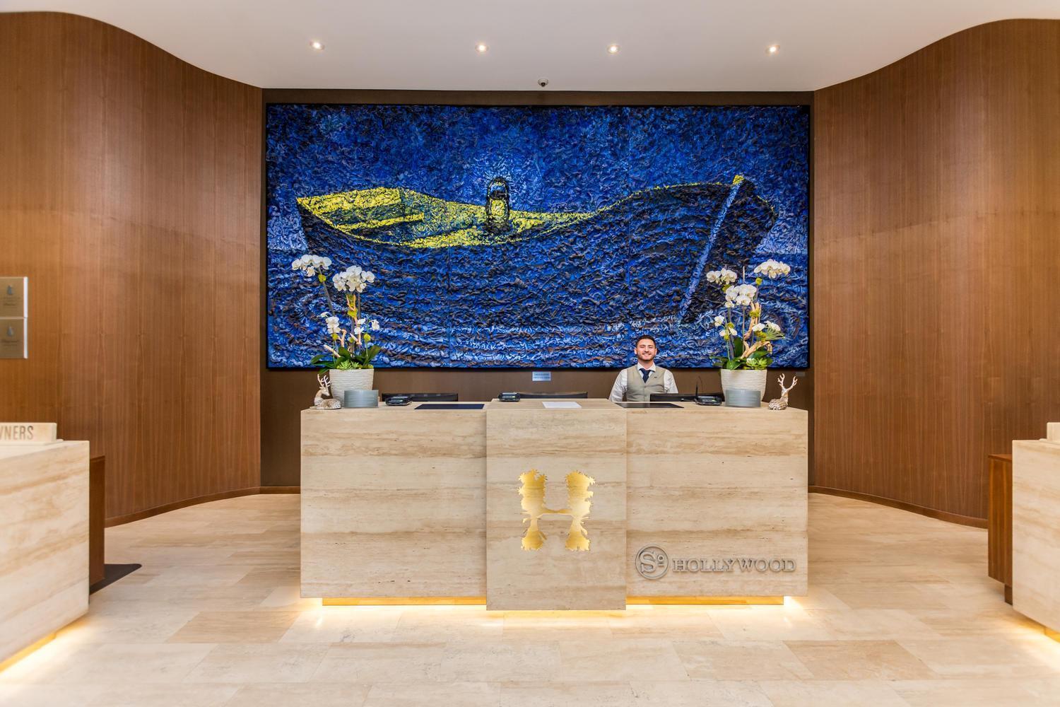 Wake Up To The Sound Of Waves In A Stylish In A Luxury Hollywood