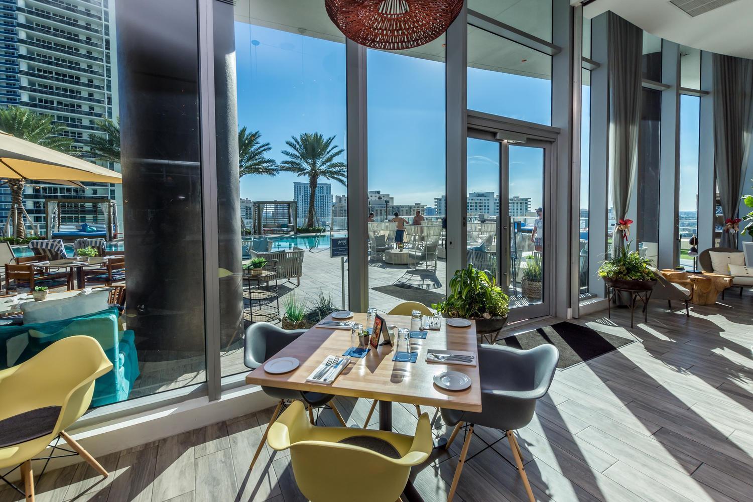Apartment Wake Up To The Sound Of Waves In A Stylish In A Luxury *
