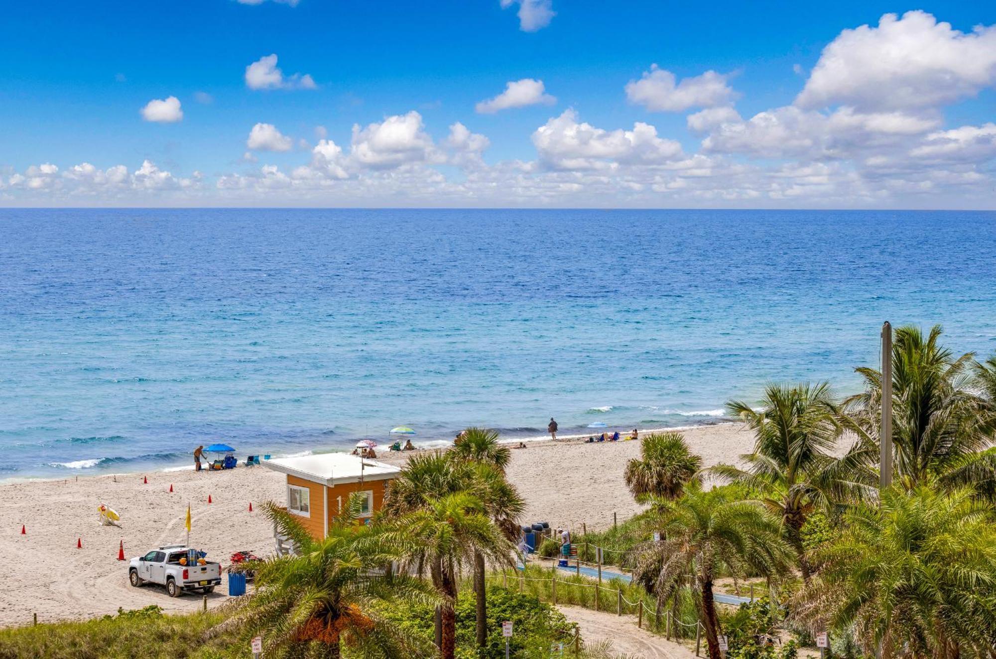 Wake Up To The Sound Of Waves In A Stylish In A Luxury * Hollywood
