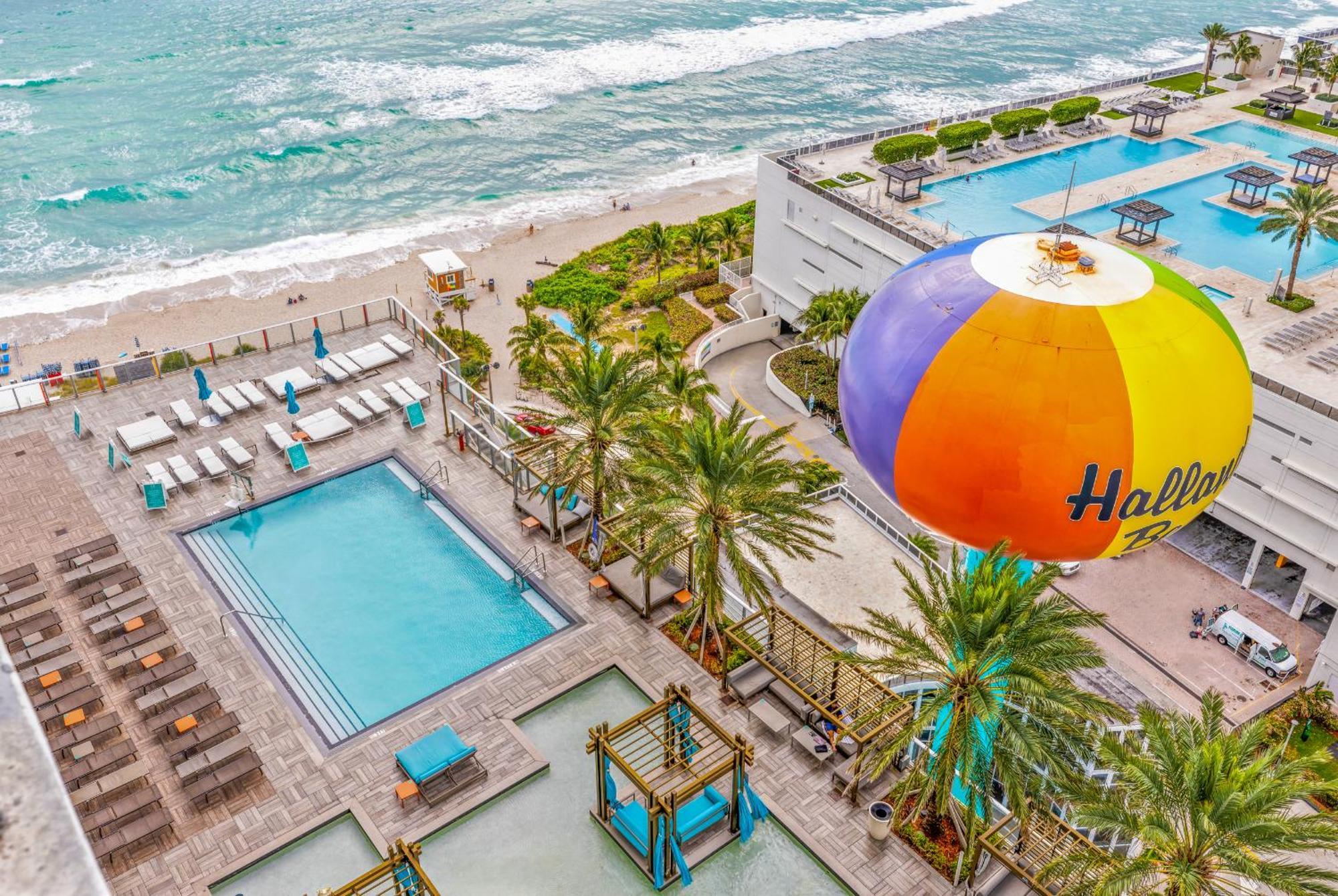 Wake Up To The Sound Of Waves In A Stylish In A Luxury Apartment Hollywood