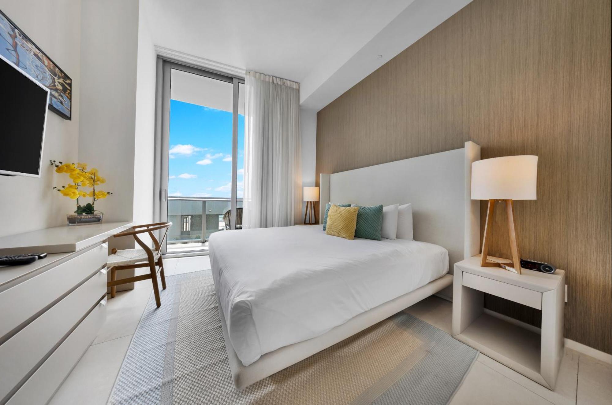 Wake Up To The Sound Of Waves In A Stylish In A Luxury Hollywood
