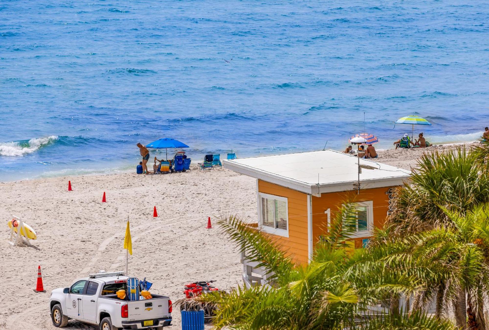 Wake Up To The Sound Of Waves In A Stylish In A Luxury * Hollywood
