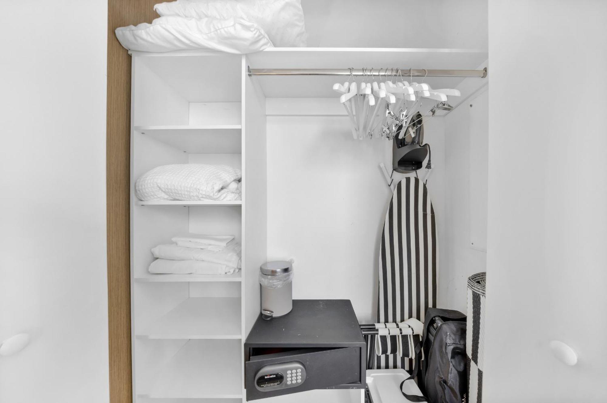 Wake Up To The Sound Of Waves In A Stylish In A Luxury Hollywood